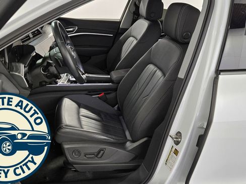 Used 2022 Audi e-tron Premium w/ Convenience Plus Package image 30