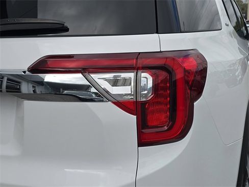 Certified 2023 GMC Acadia SLT image 10