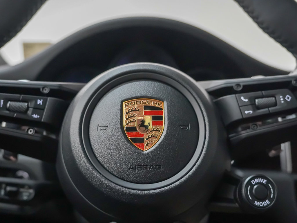 Certified 2026 Porsche Macan AWD/4WD image 13