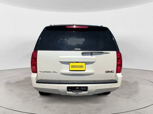 Used 2013 GMC Yukon XL SLT w/ SLT-2 Equipment Package AWD/4WD image 4
