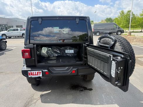 Certified 2022 Jeep Wrangler Unlimited Sahara AWD/4WD image 42