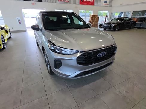 Used 2023 Ford Escape ST-Line w/ Tech Pack #1 AWD/4WD image 5