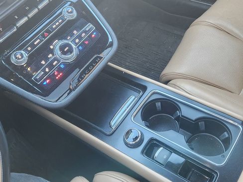 Used 2020 Lincoln Corsair Reserve w/ Equipment Group 202A image 28