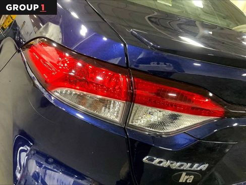 Used 2023 Toyota Corolla SE w/ SE Premium Package image 29