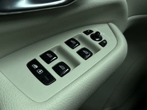 Used 2022 Volvo XC90 T6 Momentum w/ Advanced Package image 23