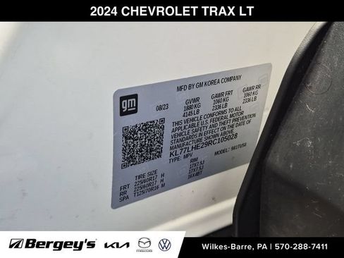 Used 2024 Chevrolet Trax LT w/ LT Convenience Package FWD image 30