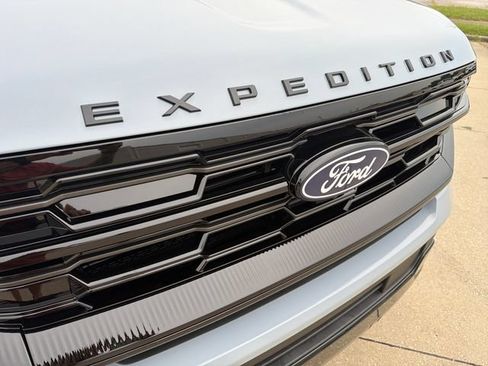 New 2027 Ford Expedition Platinum w/ Stealth Performance Package AWD/4WD image 17
