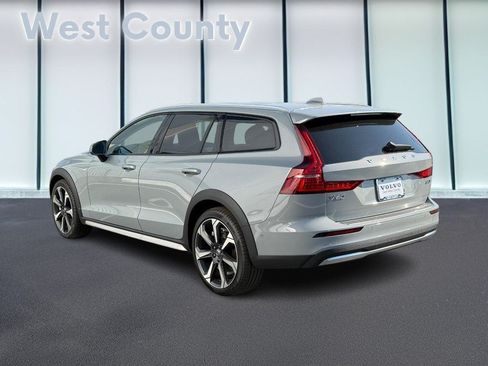 Certified 2025 Volvo V60 B5 Cross Country Ultra AWD/4WD image 7