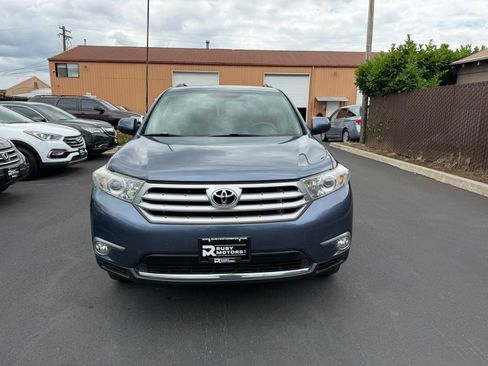 Used 2012 Toyota Highlander FWD w/ Tech Pkg image 2