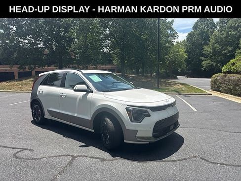 Used 2024 Kia Niro Wave w/ Wave Preserve Package FWD image 3