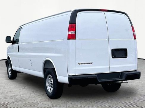 New 2026 Chevrolet Express 3500 Extended RWD image 4