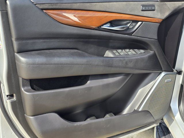 Used 2020 Cadillac Escalade Luxury RWD image 18