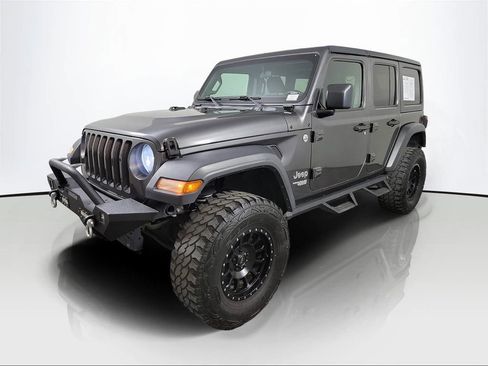 Used 2018 Jeep Wrangler Unlimited Sport S AWD/4WD image 3