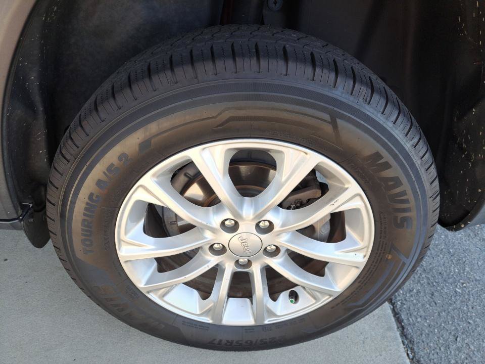Used 2019 Jeep Cherokee Latitude w/ Popular Appearance Group FWD image 23