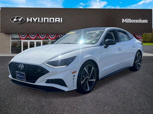 Used 2023 Hyundai Sonata SEL Plus FWD image 2