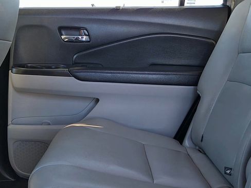 Used 2019 Honda Pilot Touring image 16