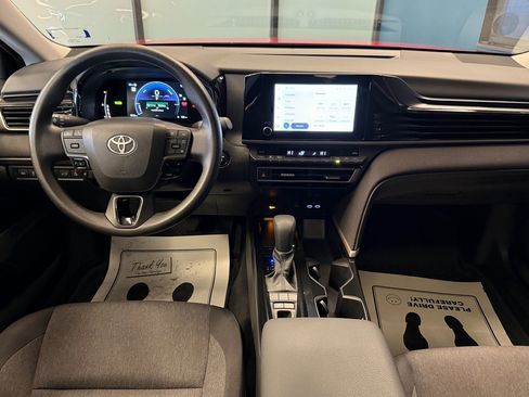 Used 2025 Toyota Camry LE w/ Convenience Package image 9