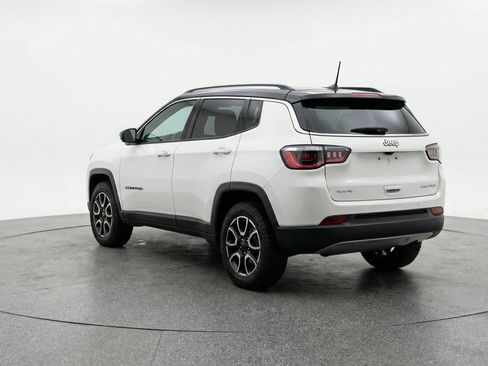 Used 2025 Jeep Compass Trailhawk AWD/4WD image 6