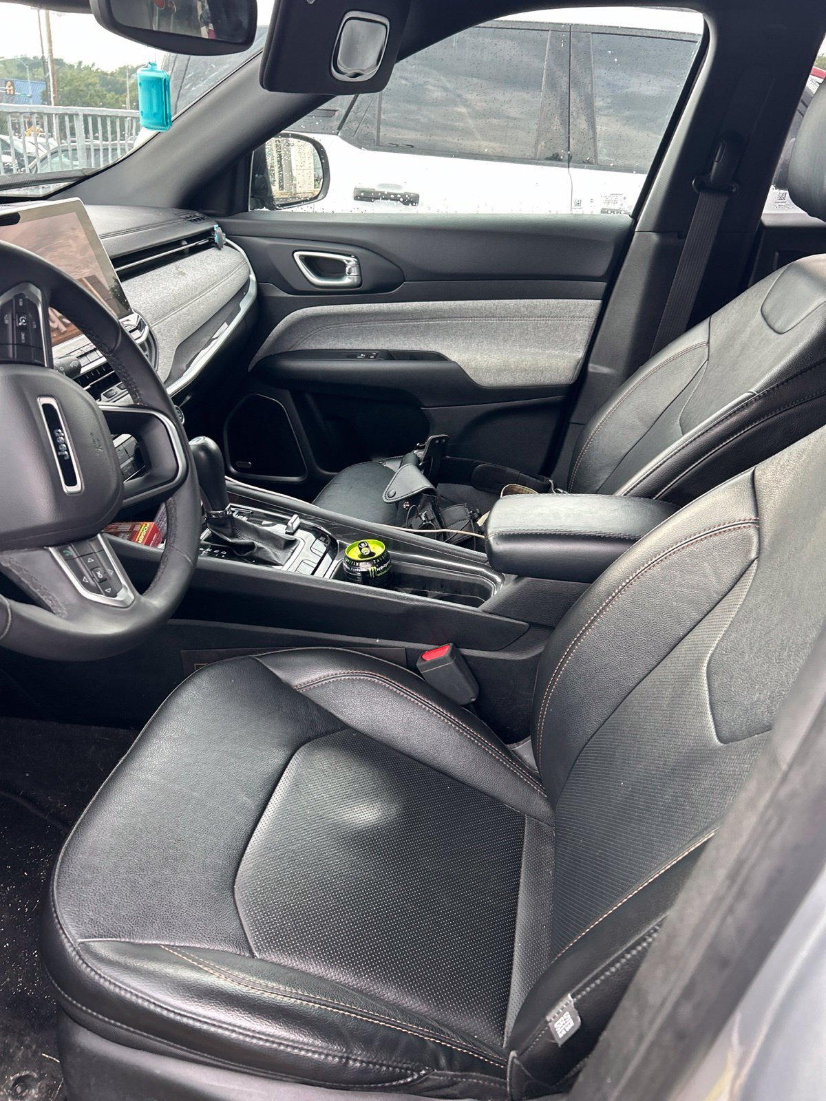 Used 2023 Jeep Compass Latitude w/ Sun and Sound Group AWD/4WD image 6