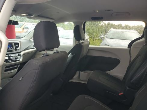 Used 2020 Chrysler Voyager LX FWD image 8