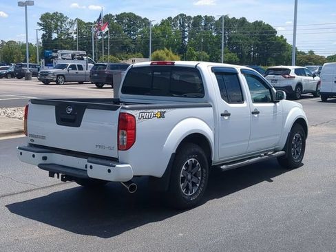 Used 2018 Nissan Frontier PRO-4X AWD/4WD image 3