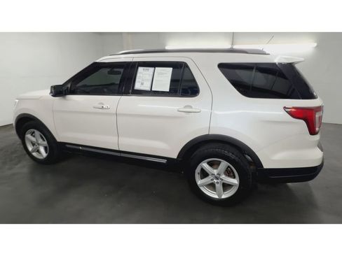 Used 2019 Ford Explorer XLT w/ Equipment Group 202A FWD image 6