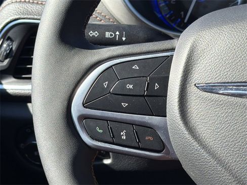 Used 2024 Chrysler Pacifica Pinnacle image 23