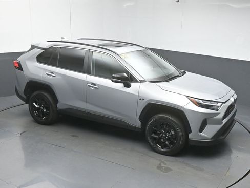 Used 2022 Toyota RAV4 XLE image 40