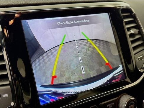 Used 2020 Jeep Grand Cherokee Altitude image 16