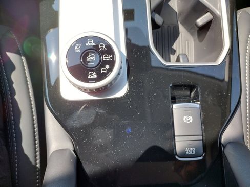 New 2025 Mitsubishi Outlander SE image 13