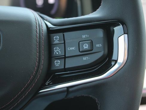 Used 2024 Jeep Wagoneer Launch Edition image 16