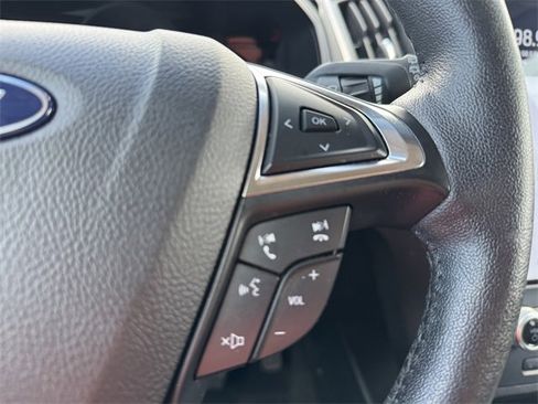 Used 2022 Ford Edge SEL image 37