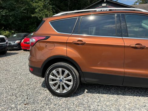 Used 2017 Ford Escape Titanium FWD image 8