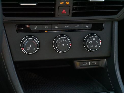 Certified 2024 Volkswagen Jetta Sport FWD image 23