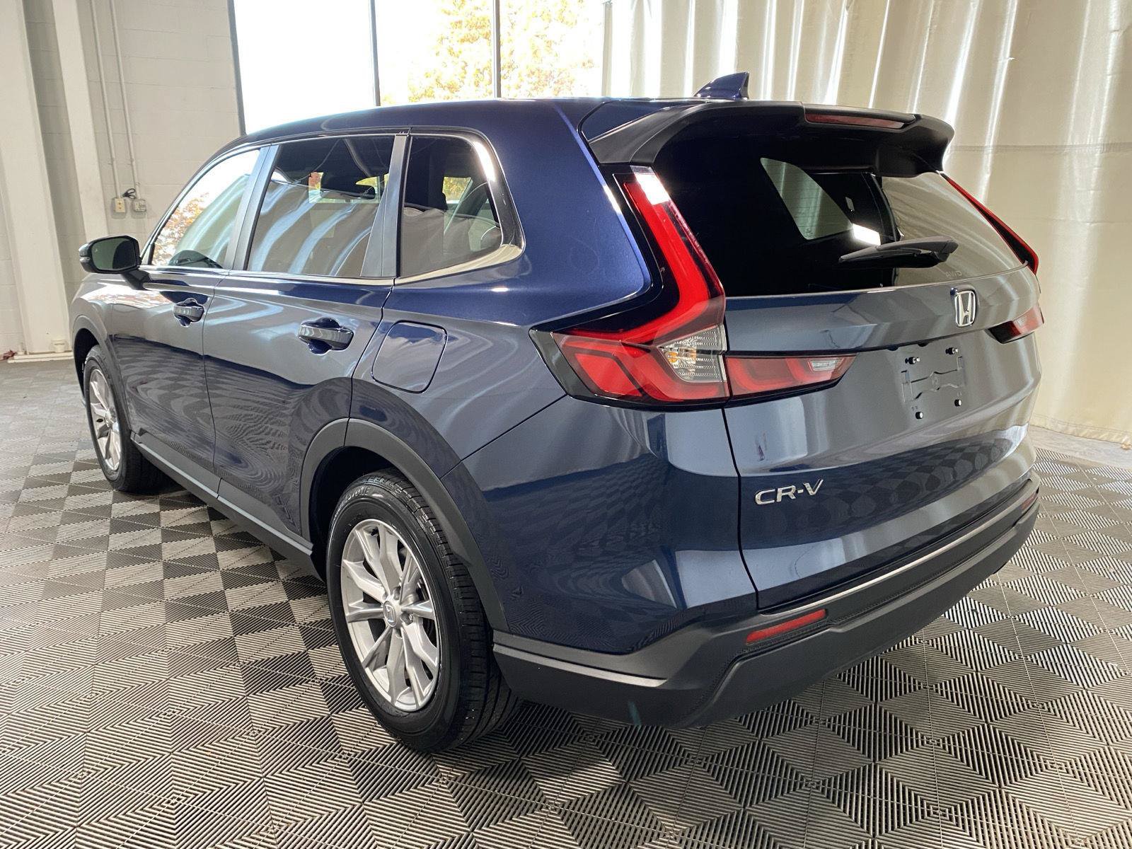 Used 2025 Honda CR-V EX image 5