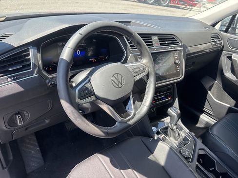 Used 2023 Volkswagen Tiguan SE w/ Panoramic Sunroof Package AWD/4WD image 4