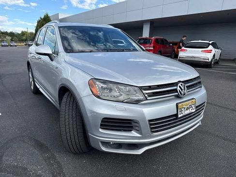 Used 2014 Volkswagen Touareg TDI AWD/4WD image 2