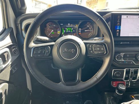 Used 2024 Jeep Wrangler Unlimited AWD/4WD image 17