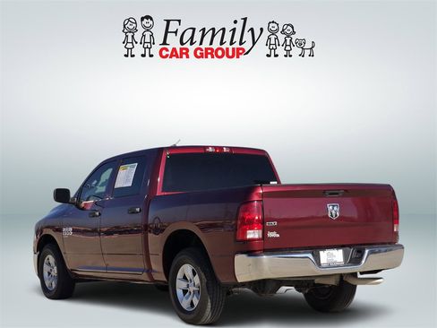 Used 2022 RAM 1500 Classic SLT image 3