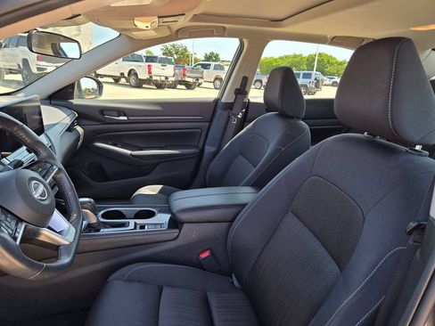 Used 2024 Nissan Altima 2.5 SV w/ SV Premium Package FWD image 10