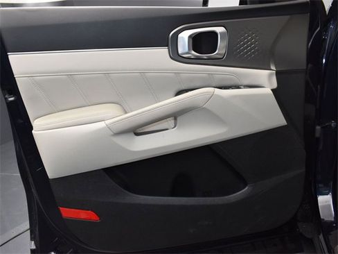 Certified 2022 Kia Sorento SX image 17