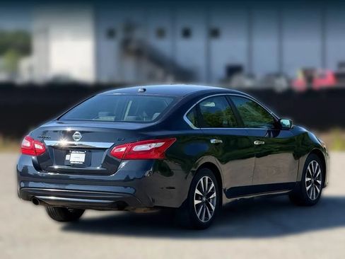 Used 2017 Nissan Altima 2.5 SV FWD image 9