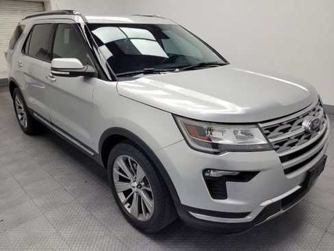 Used 2018 Ford Explorer Limited w/ Ford Safe & Smart Package FWD image 11