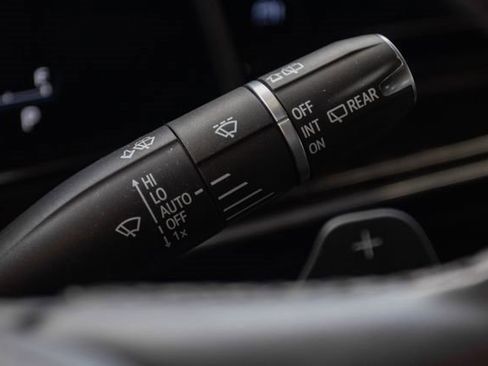 Certified 2023 Cadillac Escalade ESV Sport Platinum w/ LPO, ONYX Package image 20