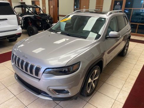 Used 2020 Jeep Cherokee Limited FWD image 1