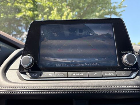 Used 2023 Nissan Rogue SV w/ SV Premium B Package FWD image 18