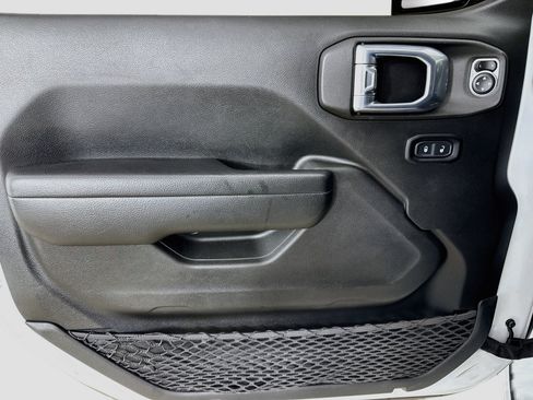 Used 2022 Jeep Gladiator Sport AWD/4WD image 19