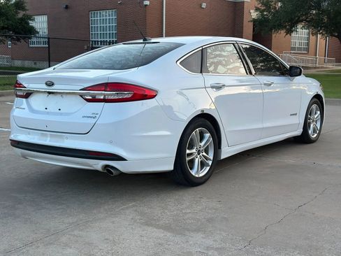 Used 2018 Ford Fusion SE w/ Equipment Group 602A FWD image 3