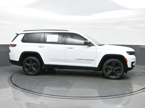Used 2023 Jeep Grand Cherokee L Laredo image 8