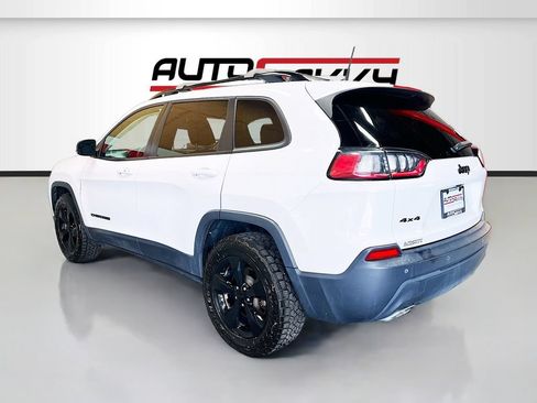 Used 2019 Jeep Cherokee Latitude Plus AWD/4WD image 5